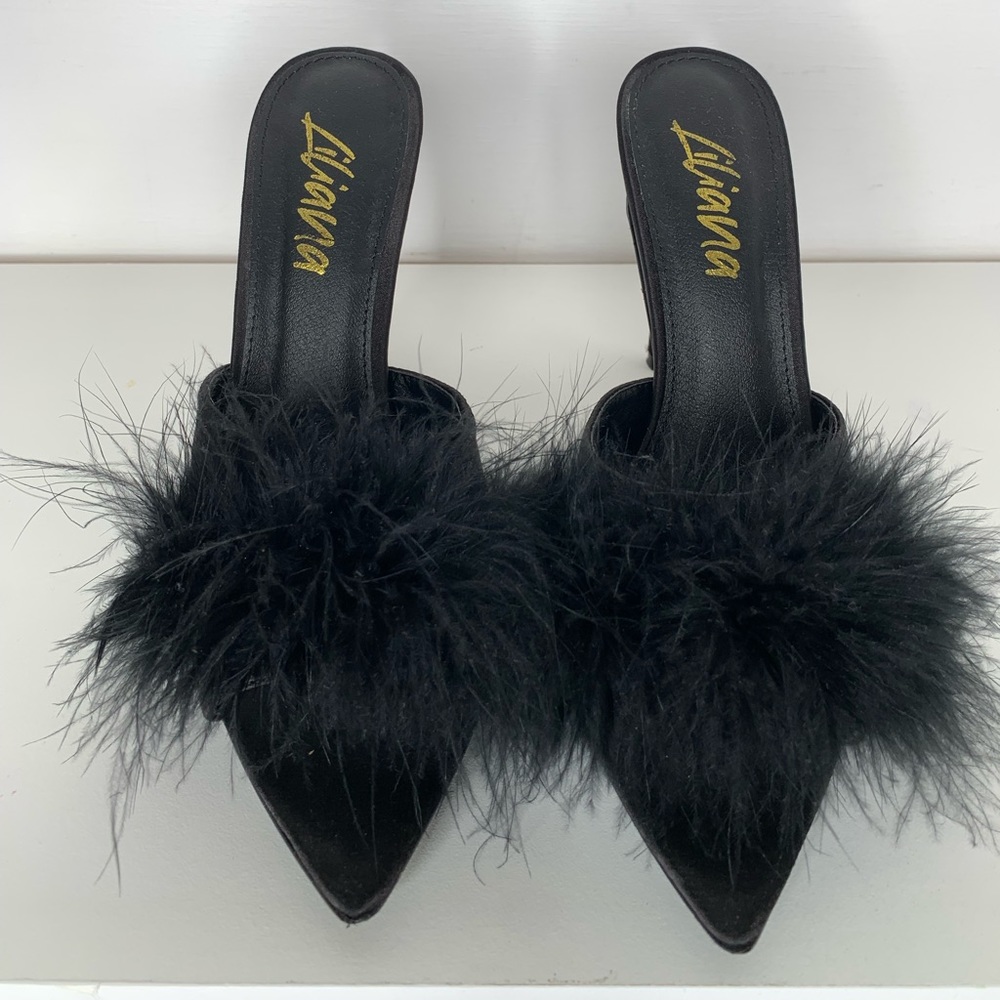 Open toe slide in heel with fur . Brand new never worn. Satin material